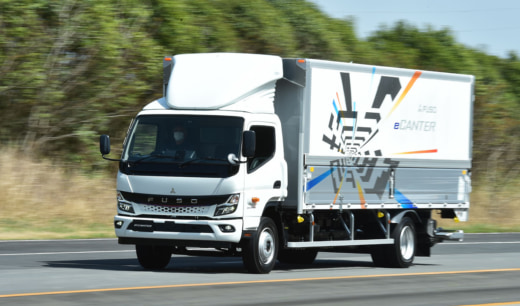 20230414FUSO 1 520x306 - 三菱ふそう／モジュール式バッテリー新型電気小型トラック試乗