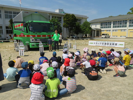 20230516fukutsu 520x390 - 福山通運／福岡県の糸島市立深江小学校で交通安全教室開催