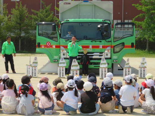 20230517fukutsu21 520x390 - 福山通運／福岡県の小学校で交通安全運動開催