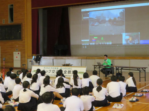 20230601fukutsu1 520x389 - 福山通運／岡山市の中学校で190名に交通安全教室