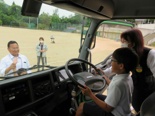 20230612fukutsu2 520x390 - 福山通運／広島県尾道市の小学校で交通安全教室開催