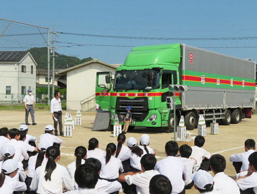 20230619fukutsu1 520x393 - 福山通運／倉敷市立福田中学校で交通安全教室開催