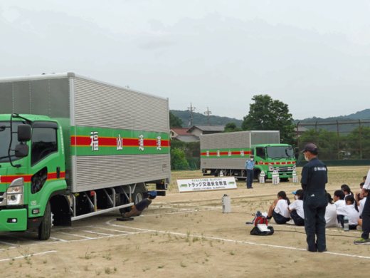 20230719fukutuu1 520x390 - 福山通運／福山市立神辺中学校で交通安全教室を開催