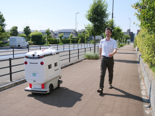 20230801panasonic 520x390 - パナソニック／日本初、届出制に基づく配送ロボットの運用開始