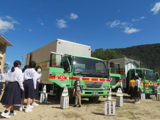 20231010fukutsu2 520x390 - 福山通運／広島県の府中市立府中明郷学園で交通安全教室開催