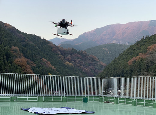 20231208drone 520x385 - KDDI、メディセオ他／ドローンレベル4飛行で医薬品輸送実証