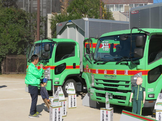 20231211fukutsu1 520x389 - 福山通運／福岡市立春吉小学校で交通安全教室開催