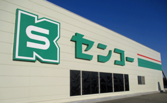 1m×1mのフィルム型ペロブスカイト太陽電池を16枚設置