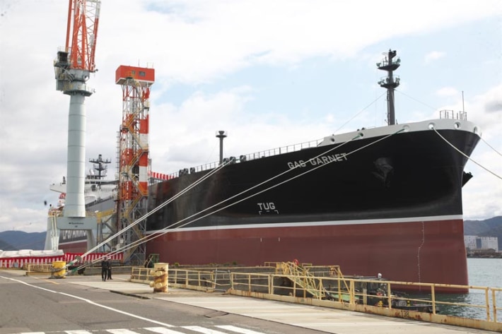 20240314nyk1 710x473 - 日本郵船／アストモスエネルギーと共同保有船の命名式開催