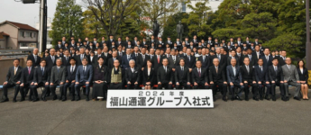 入社式の集合写真