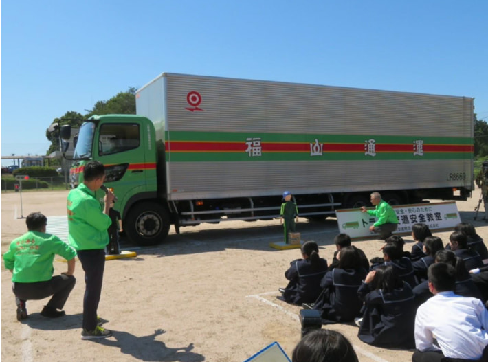 20240515fukutsu1 710x527 - 福山通運／島根県浜田市の中学校で交通安全教室
