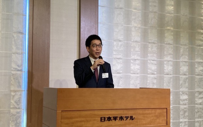 20241001suzuyo01 710x443 - 鈴与／来年4月入社34名の内定式を開催 なごやかな懇親会風に