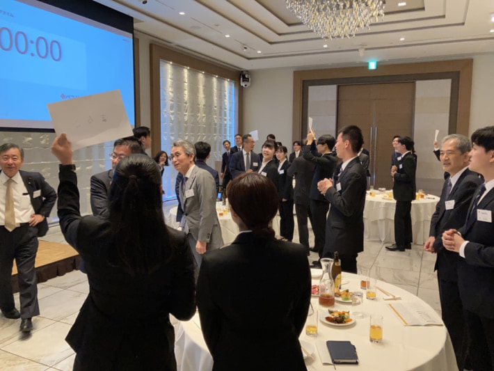 20241001suzuyo02 710x533 - 鈴与／来年4月入社34名の内定式を開催 なごやかな懇親会風に