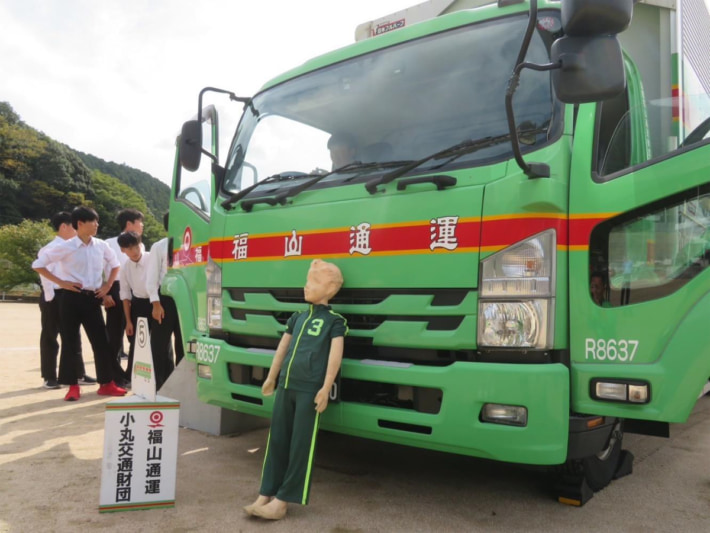 20241024fukuyamatuun kotsuanzen01 710x533 - 福山通運／島根県の日原中学校で全校生徒57名に交通安全教室