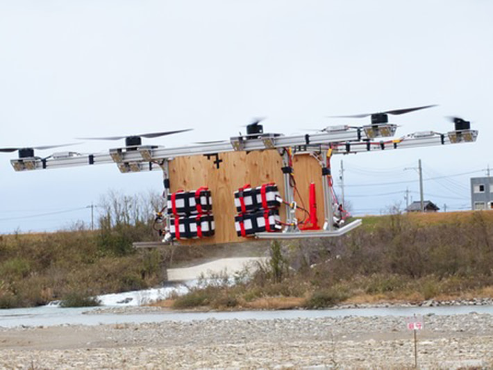 20241213kanazawakogyouniv01 710x533 - 金沢工業大学／最大積載50kgのドローン飛行実験 救援物資輸送を想定