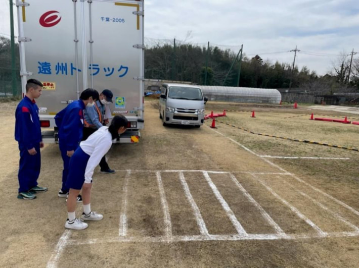 20250328enshutrack01 710x531 - 遠州トラック／千葉県の養護学校で交通安全教室を初開催