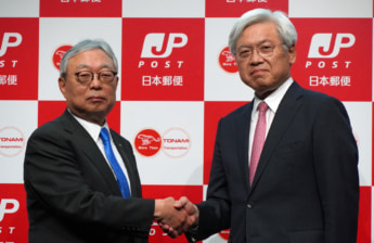 HD 子会社化 JWT JPトナミグループ 会見 トナミHD 髙田和夫 社長（左）と日本郵便 千田哲也 社長（右）