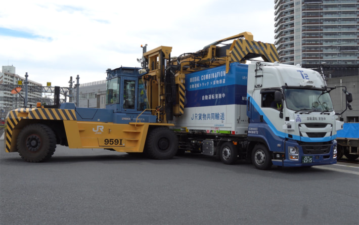 202506024T2 LRkamotsu NXHD01 710x445 - JR貨物、T2、日本通運／自動運転トラックと鉄道で相互補完輸送の実証を開始