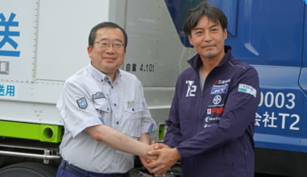 JR貨物 T2 日本通運 自動運転トラックと貨物鉄道を組み合わせた相互補完輸送モデル「モーダルコンビネーション」の実証実験を開始 JR貨物 土井広治 取締役兼常務執行役員 鉄道ロジスティクス本部長（左）とT2 森本成城 CEO（右）