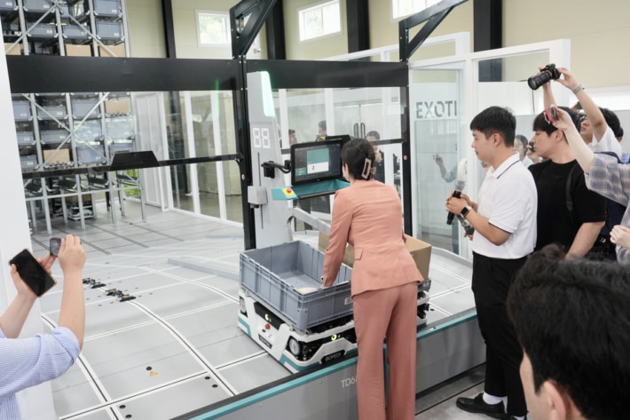 202506027ExotecNihon02 710x473 - Exotec／韓国で常設の次世代機器デモセンター開設、仏大使も登壇