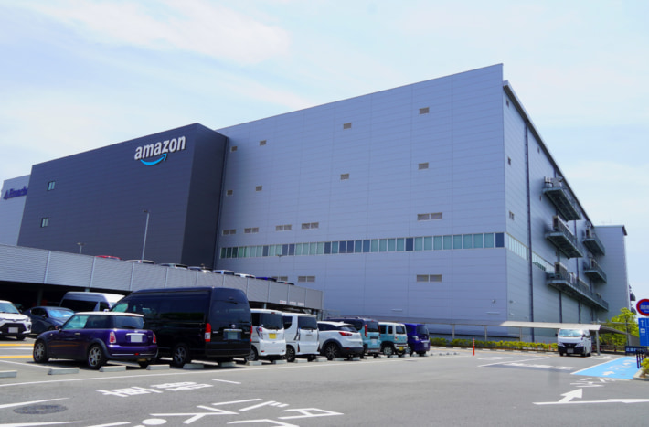 202506030amazon FC01 710x467 - アマゾン／千葉みなとFCをツアーに先駆け公開、人を楽にする自動化