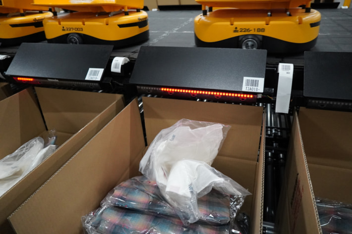 20250801adastria05 710x473 - アダストリア／茨城県常総市の物流倉庫を自動化、出荷効率を60％アップ