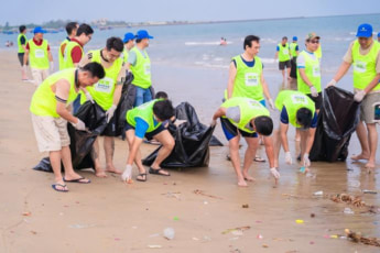 NXHD NXベトナム Ninh Chu Beachで清掃活動