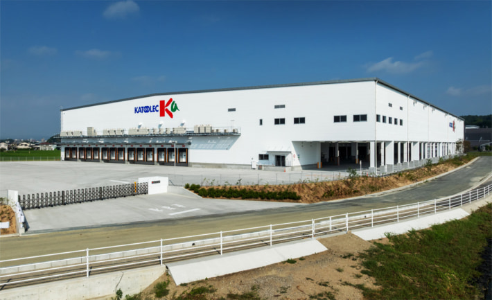 20250925katolec01 710x433 - カトーレック／岡山県早島で3温度帯2.3万m2の物流センター竣工