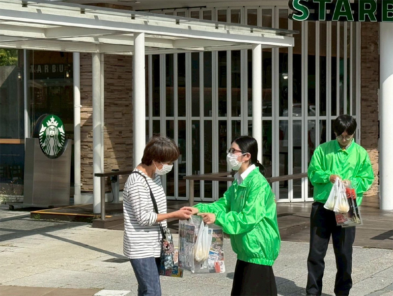 福山通運など/梨配布で「交通事故なし」アピール、広島県福山市と東広島市で開催 20250929fukutsu01 - 福山通運など/梨配布で「交通事故なし」アピール、広島県福山市と東広島市で開催