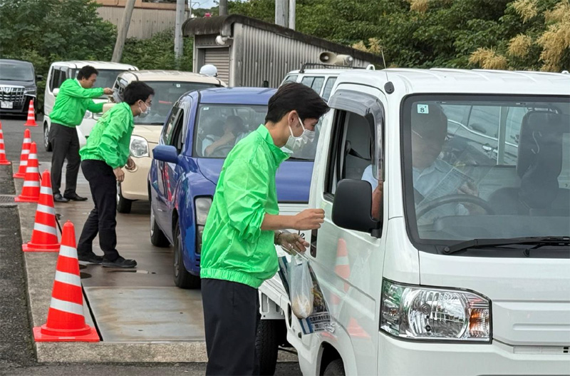 福山通運など/梨配布で「交通事故なし」アピール、広島県福山市と東広島市で開催 20250929fukutsu03 - 福山通運など/梨配布で「交通事故なし」アピール、広島県福山市と東広島市で開催