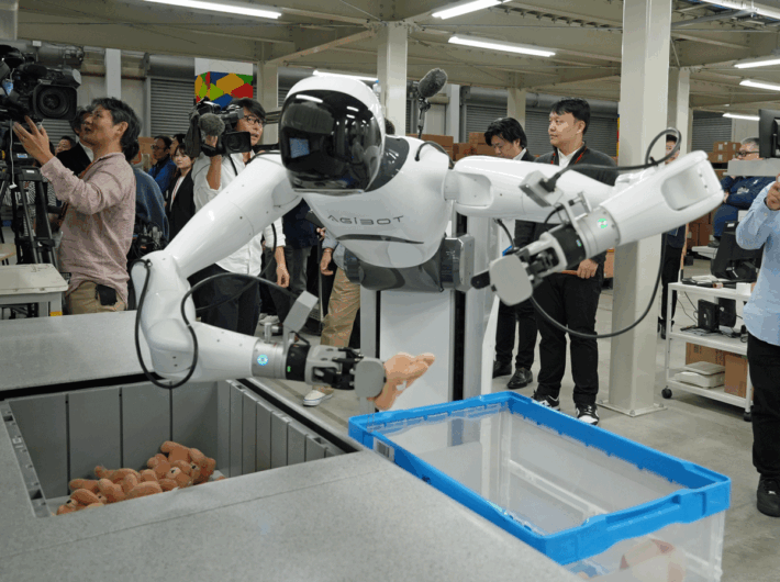 山善・東京納品代行・INSOL-HIGH/ヒューマノイド初の物流現場への試験導入を公開 1030yamazen3 710x530 - 山善・東京納品代行・INSOL-HIGH/ヒューマノイド初の物流現場への試験導入を公開