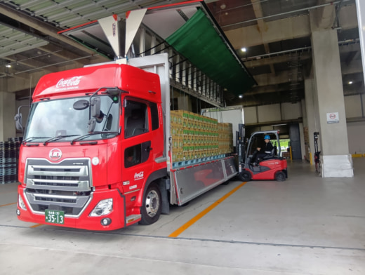 20251001coca01 520x392 - コカ・コーラボトラーズジャパンほか／東海地方で物流効率化目的に3社で協業