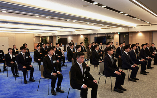 20251002mitui02 520x327 - 商船三井／入社式で橋本社長が新入社員に海上での経験と海技力に期待感示す