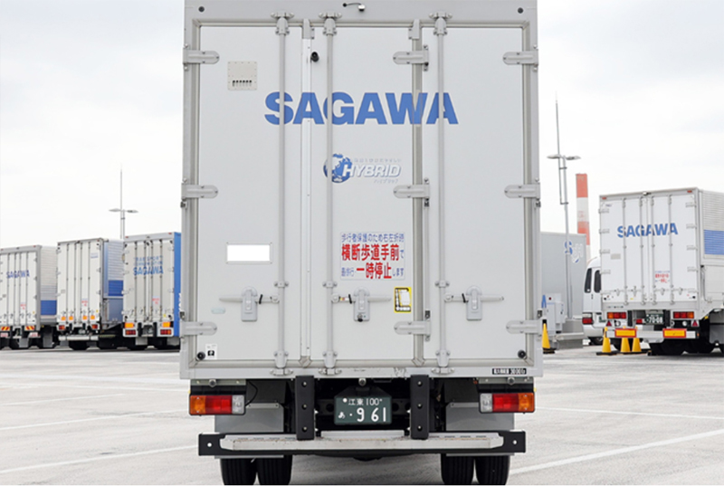 佐川急便／オリジナル3枚扉から「ル便庫」まで、トラック装備をコラム