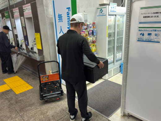 20251016sei02 520x391 - セイノーHD／ファミリーマート無人決済店舗で、商品輸送から陳列まで一括受注