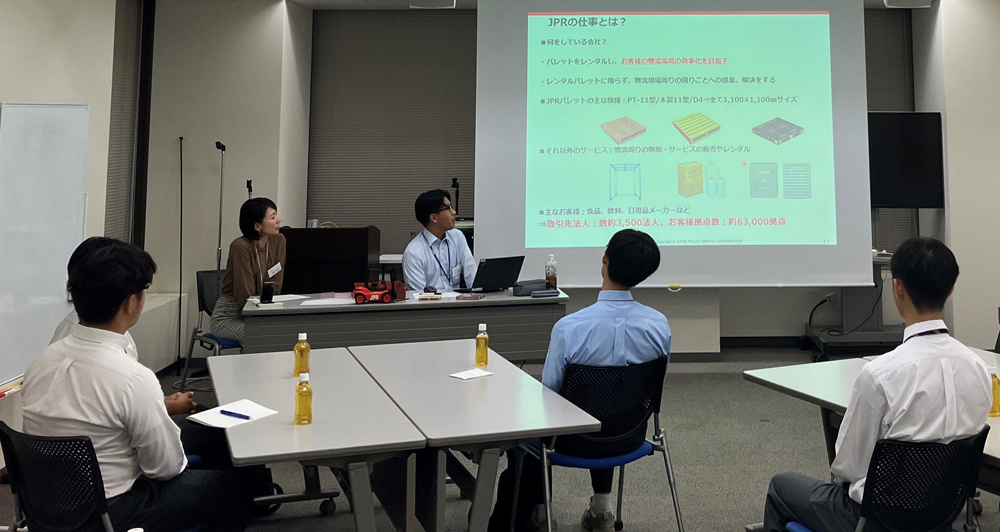 JPR/中高生の企業訪問学習受け入れ、物流とパレットの役割伝える 20251029jpr2 - JPR/中高生の企業訪問学習受け入れ、物流とパレットの役割伝える