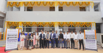 式典の集合写真