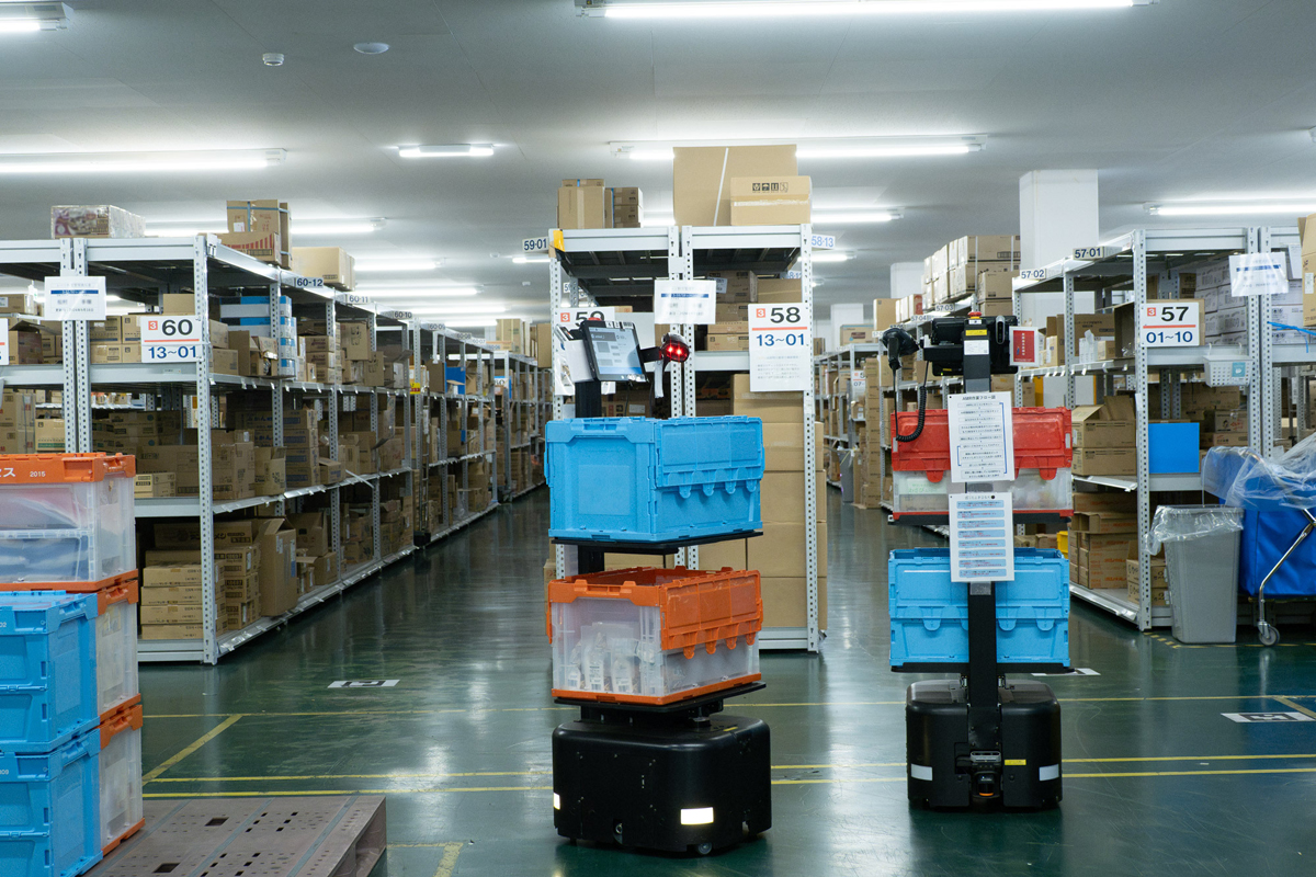 ラピュタロボティクス/日本アクセスの物流センターでピッキングアシストロボ稼働 20251106rapyuta - ラピュタロボティクス/日本アクセスの物流センターでピッキングアシストロボ稼働
