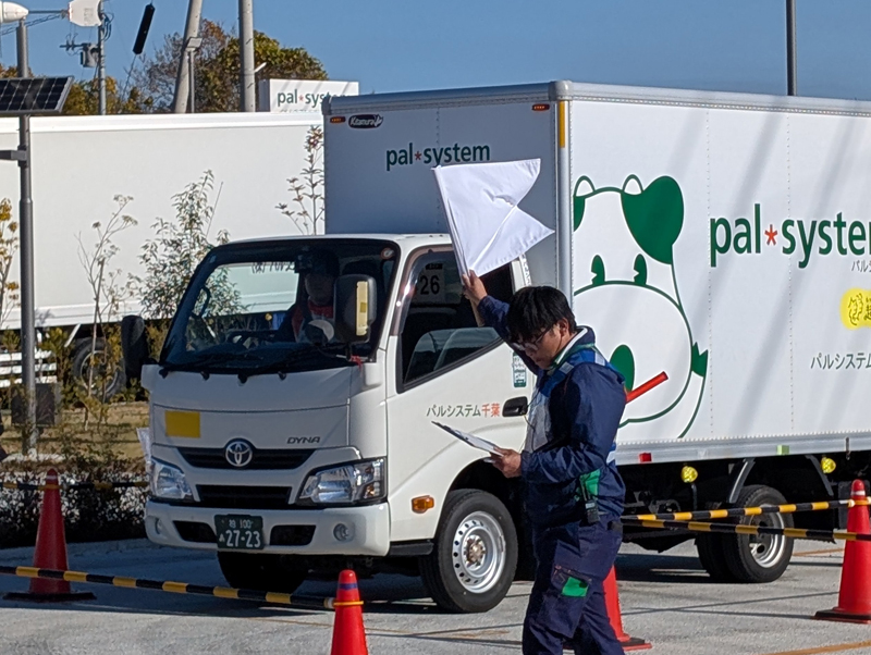 パルシステム/物流担う15営業所のドライバーら運転技術競う 20251202pal1 - パルシステム/物流担う15営業所のドライバーら運転技術競う