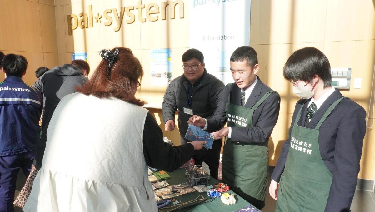 パルライン/特別支援学校の生徒が作った農作物や工芸品の販売会を開催 20251217pa02 - パルライン/特別支援学校の生徒が作った農作物や工芸品の販売会を開催