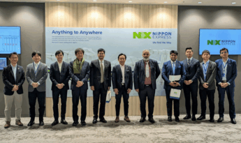 集合写真　写真左から4番目：NVHD 岡西康博 執行役員 ,5番目：インド電子情報技術省次官補・ISM CEO Amitesh Kumar Sinha氏、6番目：NXグループインド 名古屋 輝明 代表 、7番目：ISM 技術担当ディレクター Manish Kumar Hooda氏