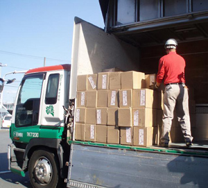 20110421senko1 - センコー／カザフスタンからの支援物資を仙台市内へ輸送