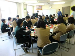 20110615nichirei1 - ニチレイロジグループ／中学生が小樽物流センターを見学