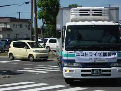 20110624fl1 - フーズレック／北海道でエコドライブ研修会、燃費改善率25.7％達成