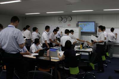 20110727nyk - 日本郵船／運航管理LNG船で海保と事故対応訓練