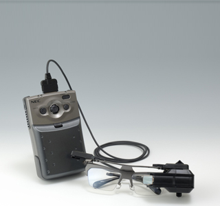 20111018nec1 - NEC／新型のヘッドマウントディスプレイによる現場支援システム発売
